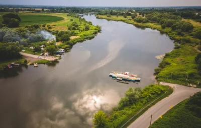 Pannoramix - Są na nurcie Wisły wciąż samochodowe promy. Pierwszy znajduje się już za...