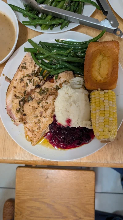 Runaway28 - #przegryw chuop je indyka #glodnyjakpies