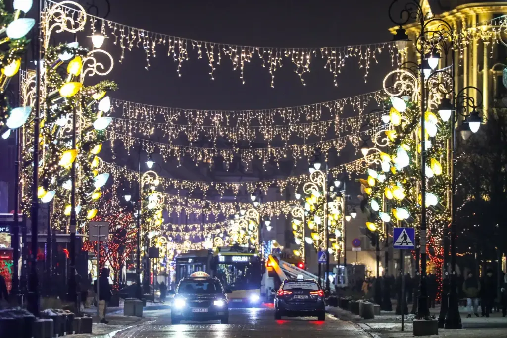 44Bw4jKocK - @slawomirus: chodzi mi o takie rozwieszone od lewej do prawej strony mos...