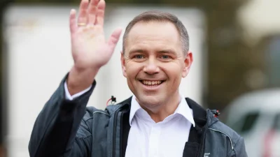 Grzesiok - Nawrocki okazał się być tak słabym kandydatem że chyba trzeba na niego zag...