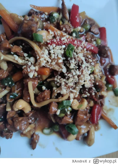 XAndreX - dzisiejsza kolacja

kura 
warzywa 
ananas
makaron
orzeszki nerkowca
#gotujz...