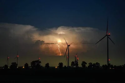 kikiton - Wczorajsza burza nad Bielskiem-Białą widziana z Opolskiego

#slask #opolski...