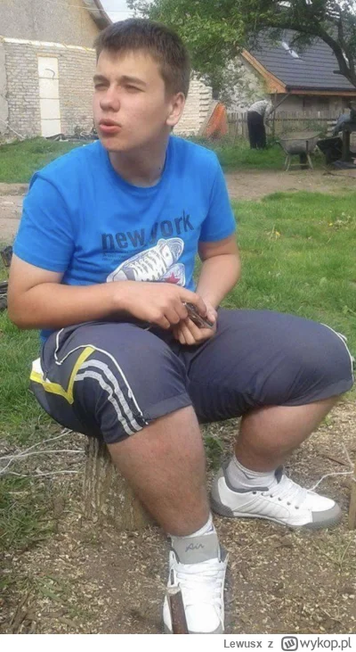 Lewusx - @Zgrywajac_twardziela: 16 lat, 100kg, 176cm.