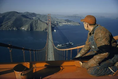 brusilow12 - Pracownik maluje słynny most Golden Gate, 1956 r. Od samego początku obi...
