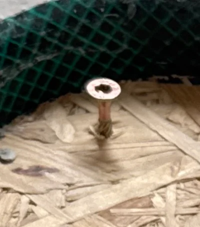 M4711v2 - @hu0pisko bo ma wkręty nieodpowiednie, za cienka płyta, zjechały i oparły s...