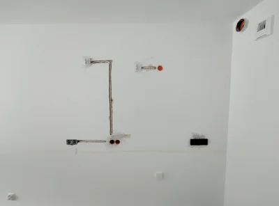 bigmouth - Jak mam taką ścianę po przesuwaniu gniazd, a docelowo będzie cała przykryt...