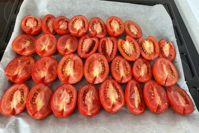 asdfghjkl - Szykowanko kolejnego rzutu pomidorów do suszenia na słońcu. Rzut nr 5 ( ͡...