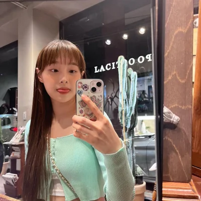 XKHYCCB2dX - #koreanka #chuu #loona