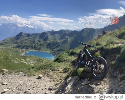 manedhel - jezioro Lac de Fully poniżej chatki