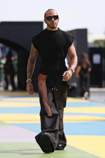 Zenek - @jude88: ja przy sobie zawsze nosze eeeee renke, przydaje się gdy trzeba zamo...