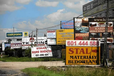 bartosz-br - @blackthorns: Tymczasem polski krajobraz. Dobrze, że nie nasrali wiatrak...