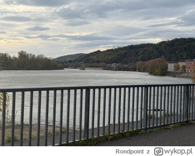 Rondpoint - Wieje jak nad morzem ale cieply wiatr 
#spierdotrip