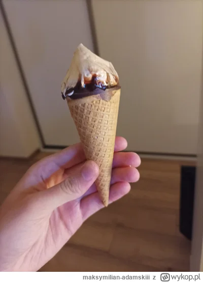 maksymilian-adamskiii - Lody o smaku karmelowym z orzechami mmmm pycha (ʘ‿ʘ)
#lody #k...
