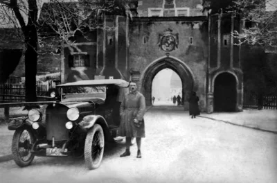 wfyokyga - Hitler wyskoczył z puchy, 1924