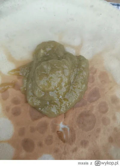 mxala - Baba wstała wcześniej i robi chłopu naleśniki z dżemem rabarbarowym na śniada...