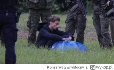 KonserwatywnyMocny - Dobrze że wojsko chociaż wyłapuje tych szabrowników! ( ͡° ͜ʖ ͡°)...