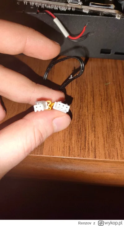 Renzov - @hrumque: No tak, tylko miejsca na kable(podpisane jako stripy na zdjęciach ...