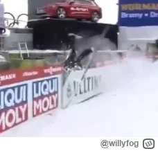 w.....g - Ciekawe czy będzie dzisiaj jakiś kaskader ( ͡º ͜ʖ͡º)
#skoki