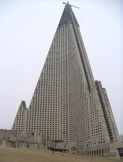 Loskamilos1 - Hotel Ryugyong, obiekt budowany od 1987 roku na terenie stolicy Korei P...