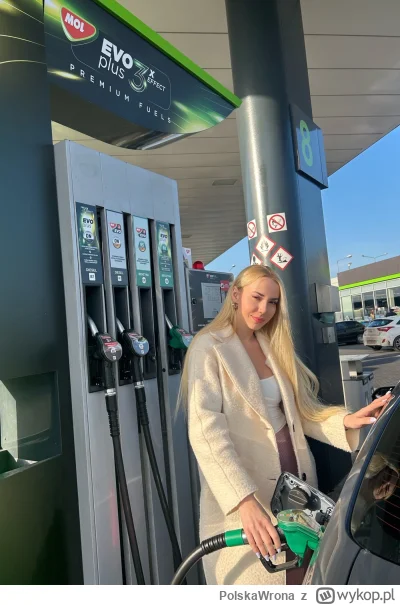 PolskaWrona - #famemma Trochę wstyd dla stacji paliw, że Królowa musi sama tankować ¯...