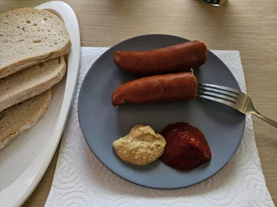 staryhuop0 - #przegryw #jedzzwykopem
Kiełbasy ugotował se.
Zje.
No bo co.