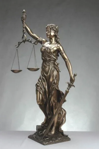 new-object - przypomni mi ktoś, dlaczego Temida jest symbolem sądownictwa?