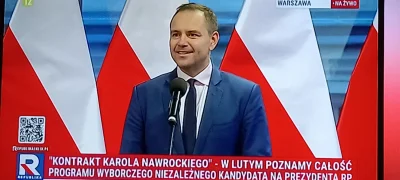 PrzylepkaZniszczenia - Przyklejony sztuczny uśmiech. Chyba mu kazali się uśmiechać. K...