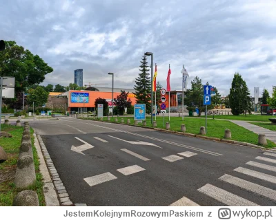 JestemKolejnymRozowymPaskiem - Widzieliście że parking pod aquaparkiem we #wroclaw ni...