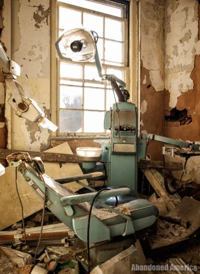 Ernest_ - Gabinet stomatologiczny w szpitalu w opuszczonym ośrodku Forest Haven 
http...