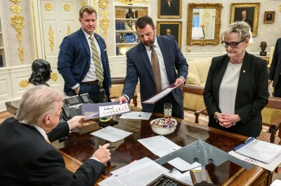 Anon_Jesieniarz - co jest nie tak na tym zdjęciu?
#polityka #trump