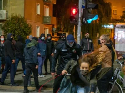 officer_K - >to są wyjątkowo prości ludzie. Gadają o honorze czy wartościach a jak pr...