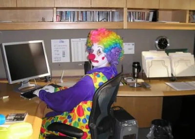 InsanitySupreme - #przegryw @Renegade_V walczący z "julkami" na tagu do shitpostów: