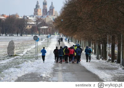 sentinelx - @goferek: to zdjęcie to jest w ogóle fotomontaż