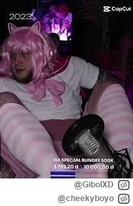 cheekyboyo - @BigInt: sory, przeczytałem "jakie stroje"