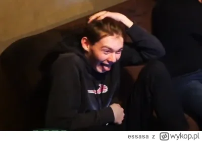 essasa - mama: pobaw się z kuzynem, nie jest wcale taki dziwny
kuzyn:

#kawiaq