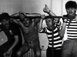 Lardor - Ratuj się kto może, uciekaj z stąd 
Dziś o zespole Apex

Zespół powstał w 19...