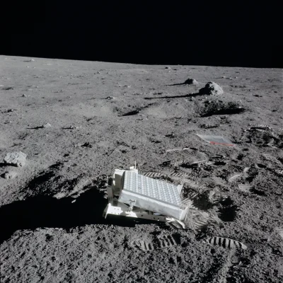 bialy100k - Na Księżycu ustawiono specjalne lustra skierowane w kierunku Ziemi, odbij...