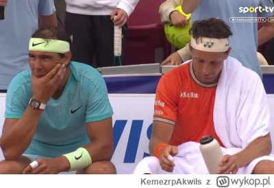 KemezrpAkwils - #tenis siedzę sobie spokojnie na ławeczce, a tu nagle się dosiadł jak...