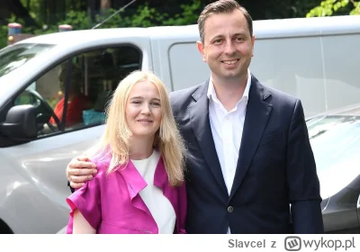 Slavcel - @mirko_anonim 

Klasycznie, randomowy wykopek ocenia urodę przedstawicieli ...