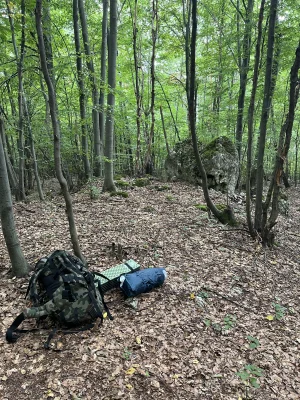 GrubasErosoman - Biwak buszkraft itp piesek poszedł spać bo po skalach spacer zrobion...