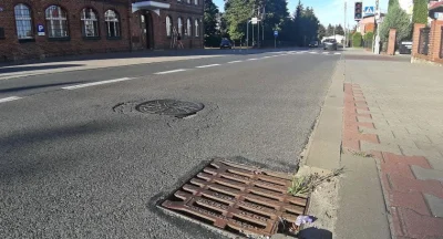 notdot - zrobili by zwykłe krawężniki do tego rynienka i kratka ściekowa i by nie mie...