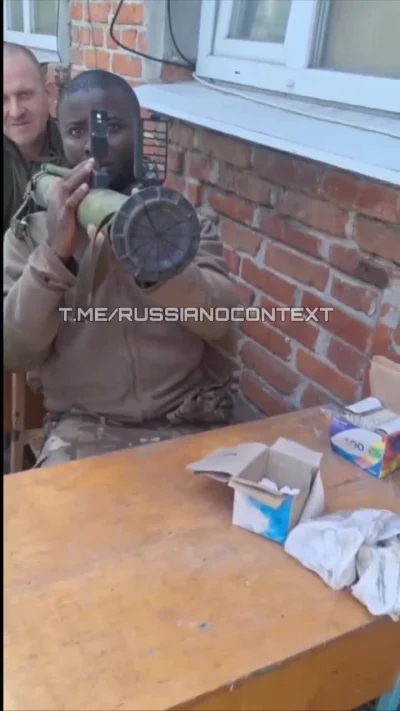 Trismus - Kacapy uczą pigmentododatniego orka obsługi granatnika.

#ukraina  #wojna #...