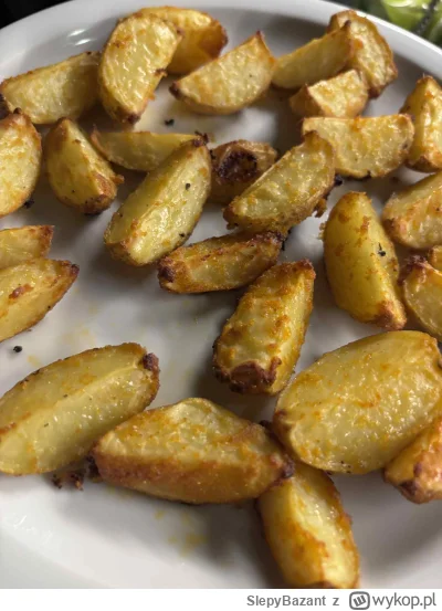SlepyBazant - Nocna przekąska ( ͡° ͜ʖ ͡°)ﾉ⌐■-■

#ziemniaki #gotujzwykopem #jedzenie