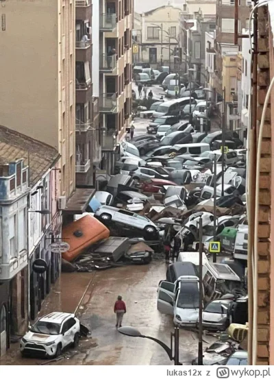 lukas12x - Walencja, już 160 ofiar powodzi #powodz #walencja