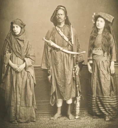 skrogg - @annlupin: a tak se patrzymy