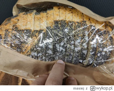 masiej - Chleb na maślance z makiem z Lidla tak wygląda czy jakiś spleśniały kupiłem?...