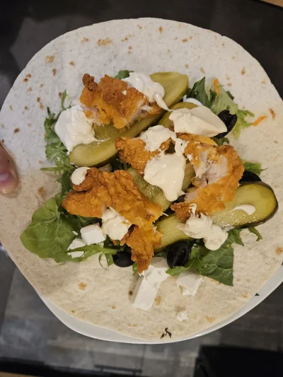 pypowicz - Tortilla. Nocny domowy fastfood. Polędwiczka, sosik, ogórki konserwowe,oli...