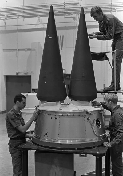 Bolxx454 - Głowice termojądrowe szykowane do zamontowania na rakiecie Minuteman III U...