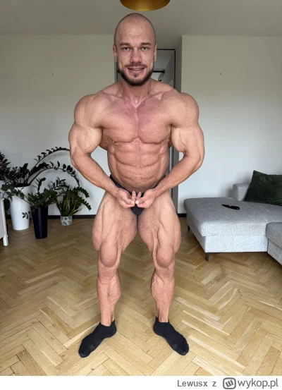 Lewusx - 8 dni do zawodów. 

109kg / 176cm wzrostu / 12 lat treningu / 5 lat bombieni...