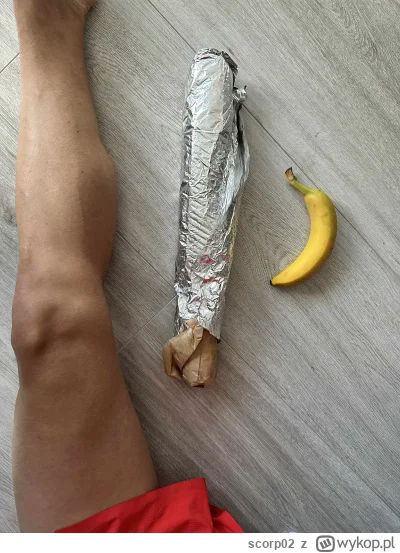 scorp02 - @scorp02 po bieganiu zjadłem kebaba. Moja noga i banan do porównania ( ͡° ͜...